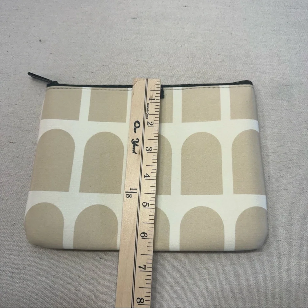 Etihad Airways Amenity Kit Bags designed in collaboration with LUXE City Guides